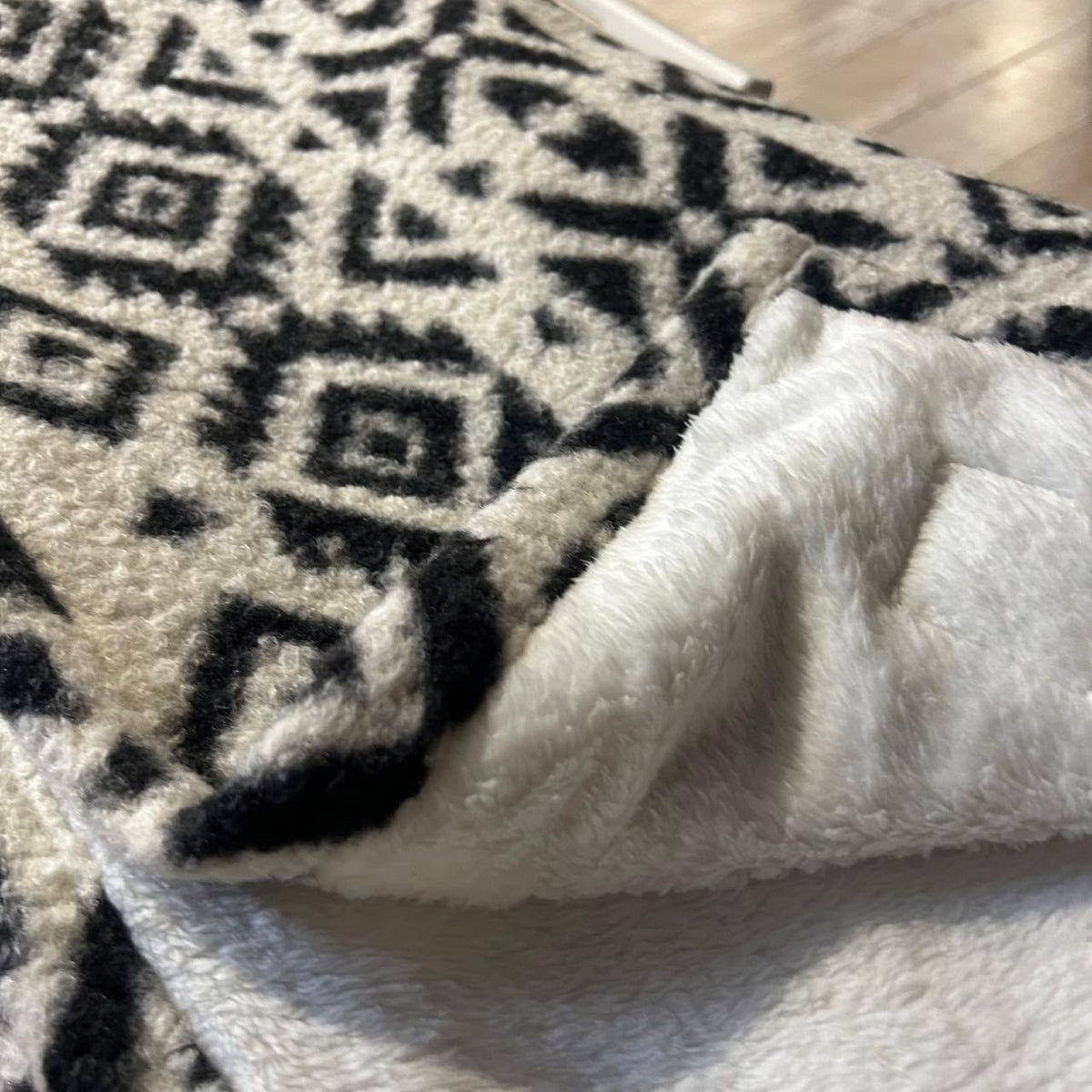 Manta Corderito Boucle Black & White